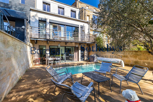 Maison avec piscine et jardin 1