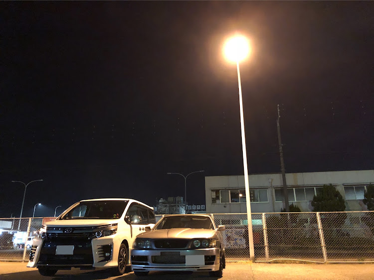 ヴォクシーのC35ローレル・セローに関するカスタム事例の投稿画像1枚目