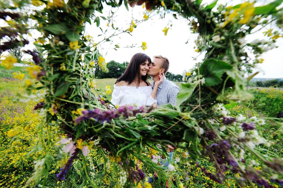 Fotógrafo de casamento Evgeniy Kalinovskiy (kalinich24). Foto de 23 de junho 2016