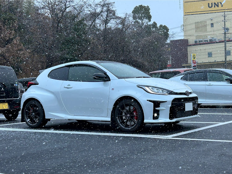 GRヤリスのGRヤリス・雪が降ってきたに関するカスタム事例の投稿画像1枚目
