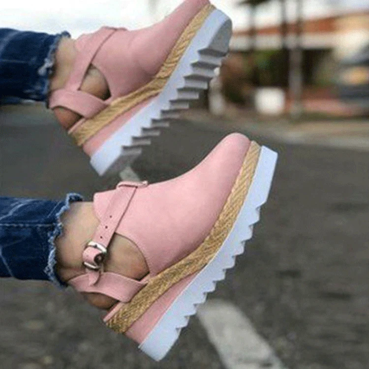 Sandálias plataforma plus size Conforto e estilo para mulheres. Encontre a sandália ideal para um visual elegante e confortável o dia todo.