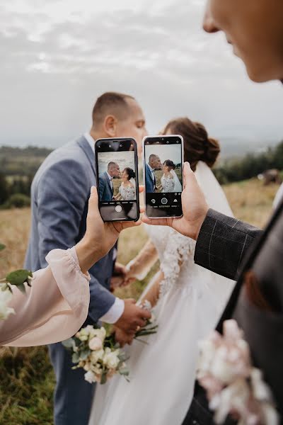 Fotógrafo de casamento Olga Sinoverska (synolya). Foto de 11 de outubro 2020