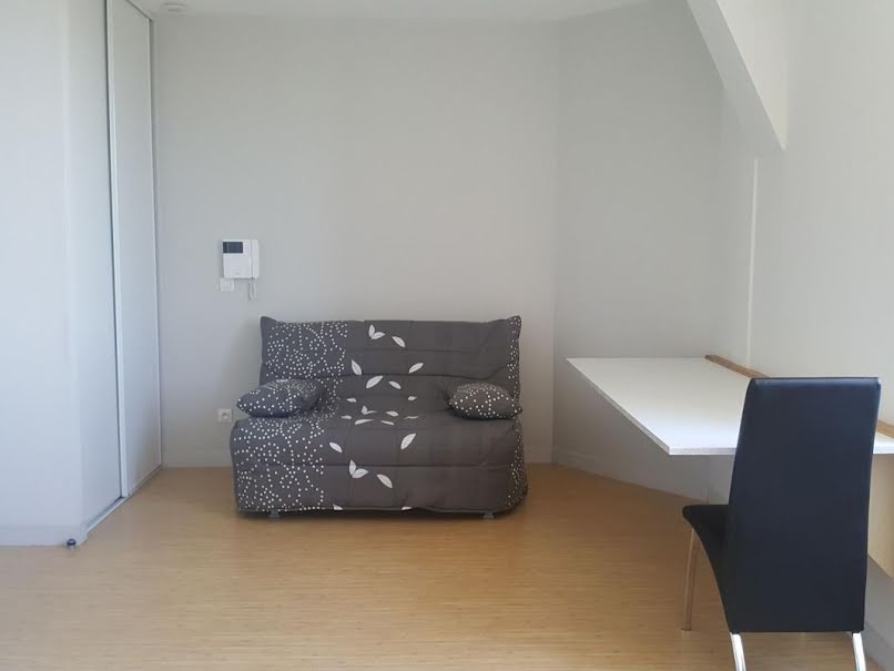 Location  appartement 1 pièce 25 m² à La Souterraine (23300), 365 €