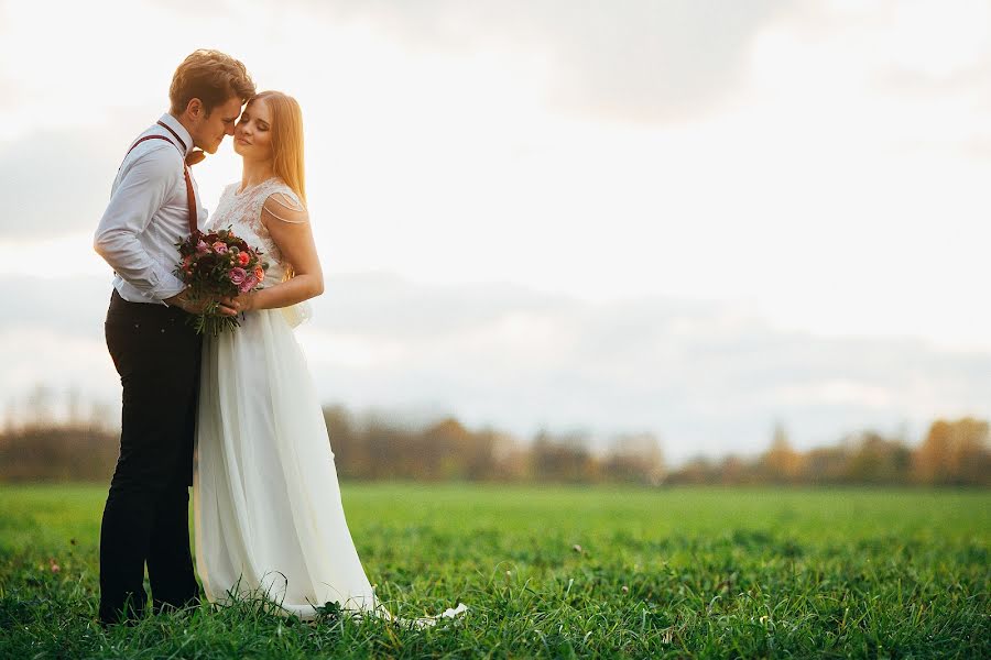 Fotógrafo de casamento Dmitriy Mikhaylovich (serfenday). Foto de 21 de abril 2016