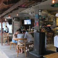 沖繩島衝浪PUB