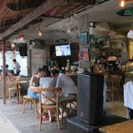 沖繩島衝浪PUB