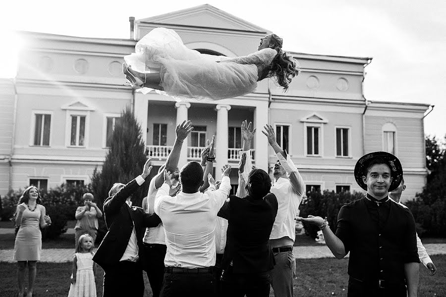 Fotógrafo de casamento Vitya Lysenkov (slowww). Foto de 31 de agosto 2021