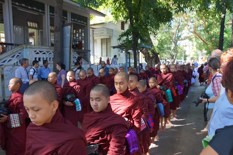 "Мы были в Мьянме!" "В Мя? В Мья? В Мня? Это что, это где?" ноябрь 2014г.
