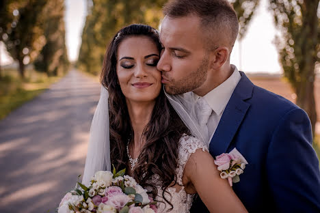 Svatební fotograf Emese Grósz (groszemese). Fotografie z 31.května 2022
