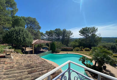 Maison avec piscine et terrasse 1