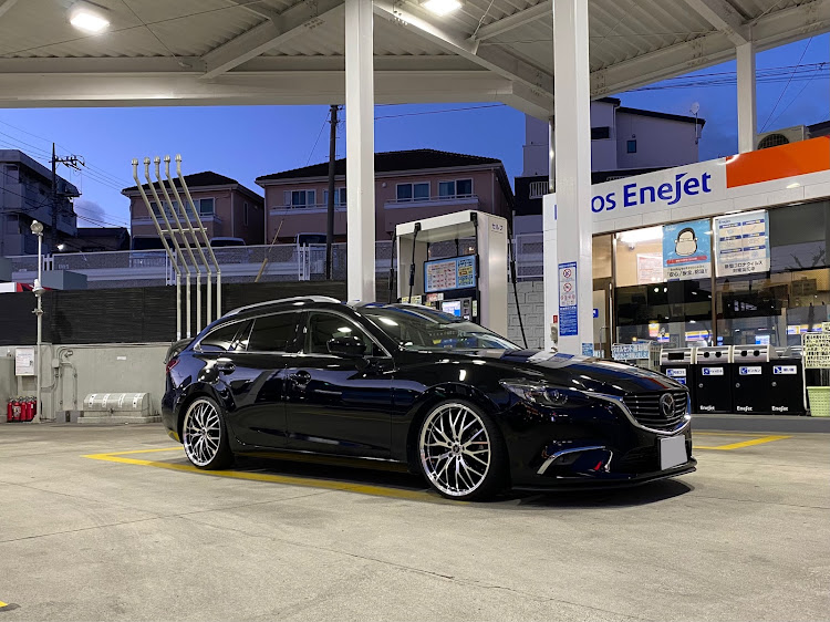 アテンザワゴンの洗車・車高調整・20インチ・アテンザワゴン・車高調に関するカスタム事例の投稿画像1枚目