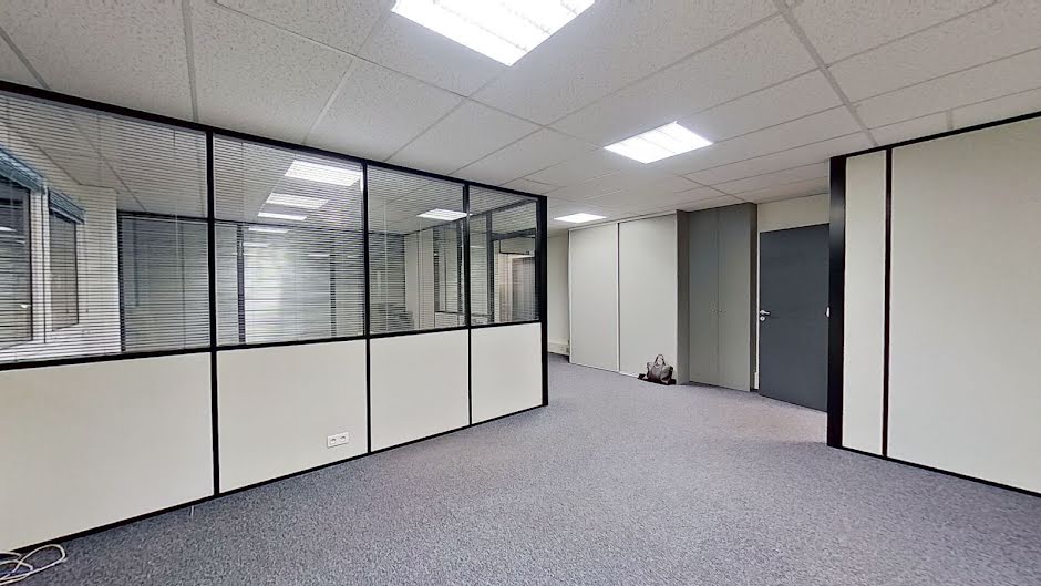 Location  locaux professionnels 2 pièces 35 m² à Bievres (91570), 343 €