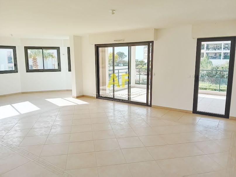 Vente appartement 4 pièces 136.8 m² à Saint-raphael (83700), 750 000 €