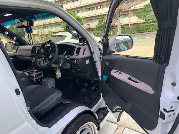 ハイエースの#ハイエース好きな人と繋がりたい・DIY・内装カスタム・プチ変更・アルカンターラ仕様に関するカスタム事例の投稿画像3枚目