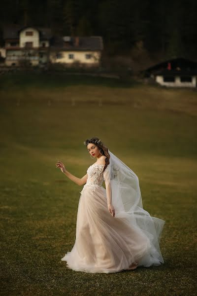 Wedding photographer Valeriya Kasperova (4valerie). Photo of 13 April 2019