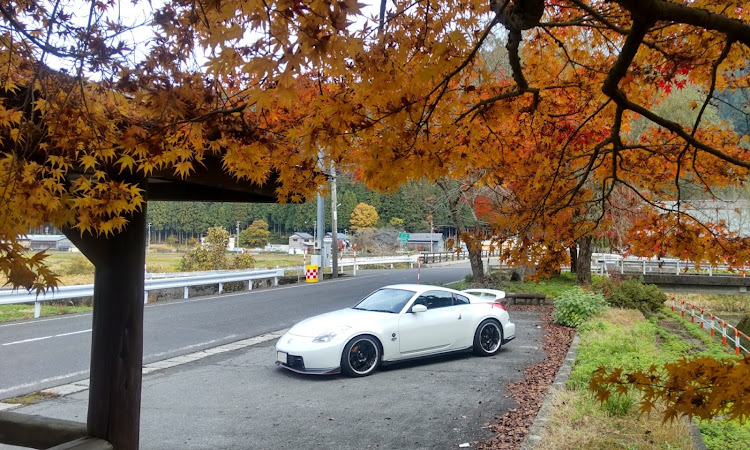 フェアレディーZ NISMOの紅葉と愛車・nismo・Z33に関するカスタム事例の投稿画像1枚目