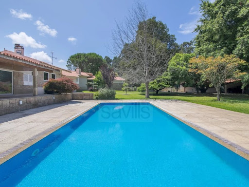 House with pool 2