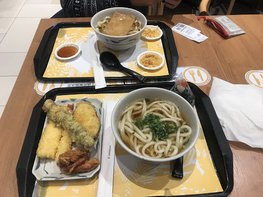 鯷魚高湯烏龍麵+豆皮烏龍麵+炸物 鯷魚湯好喝 清淡又好喝  便宜又好吃的