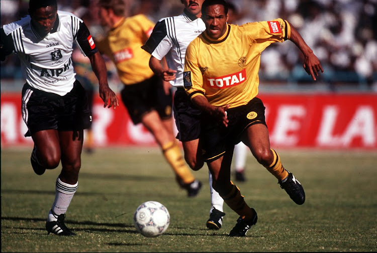 Mark Williams (Chiefs) sprints away from Hellman Mkhalele (Pirates).