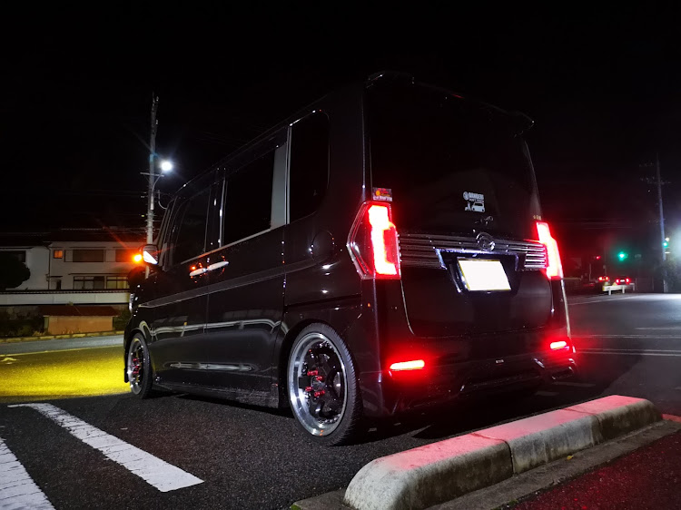 タントカスタムのステッカー貼り付け・お揃いですが何か（笑）・雪・タントカスタムla610Sに関するカスタム事例の投稿画像1枚目