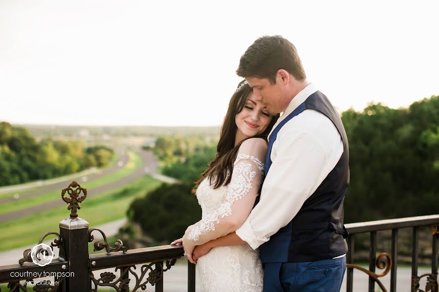 Wedding photographer Courtney Tompson (courtneytompson). Photo of 29 December 2019