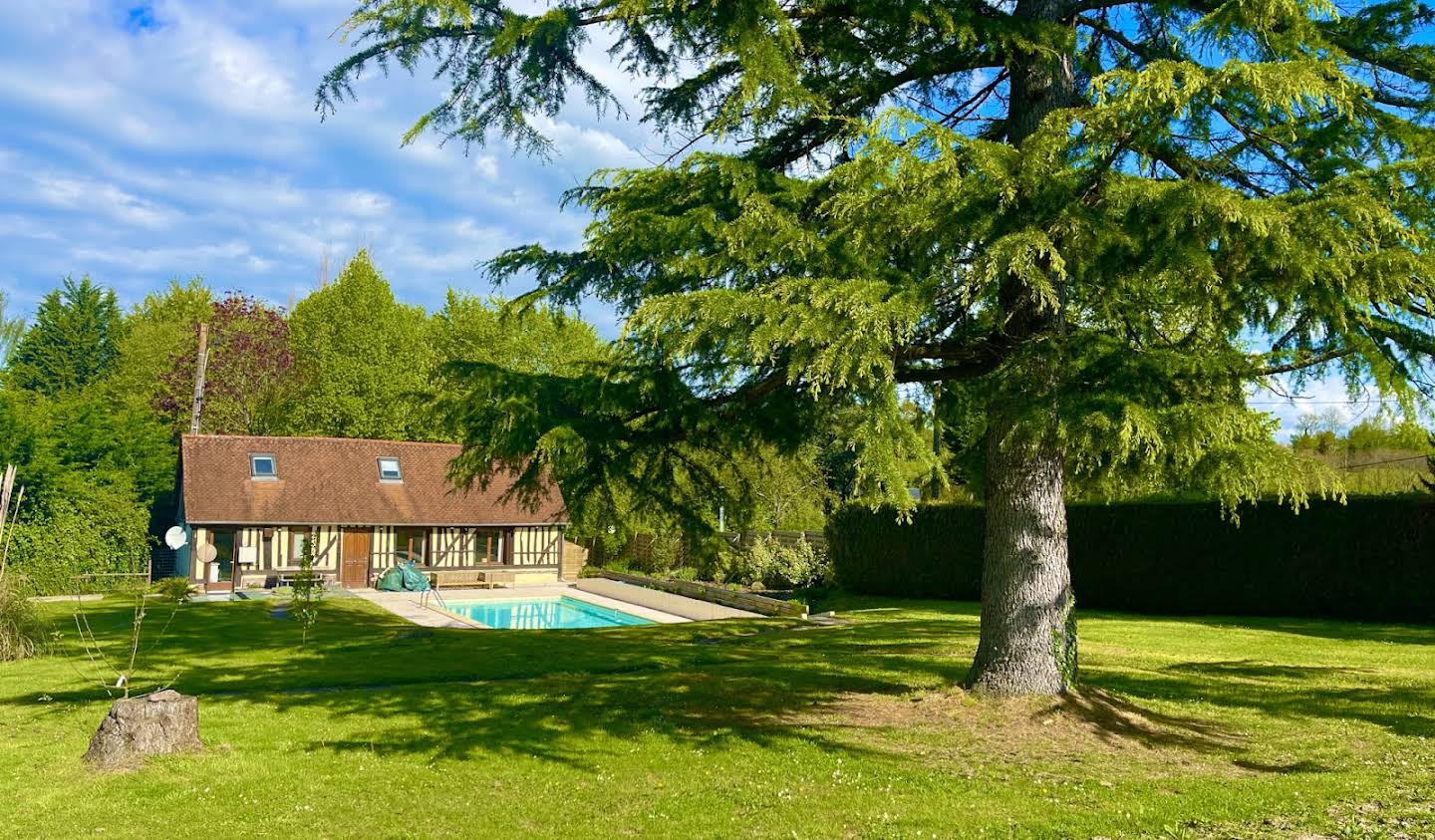 House with pool and terrace La Roque-Baignard