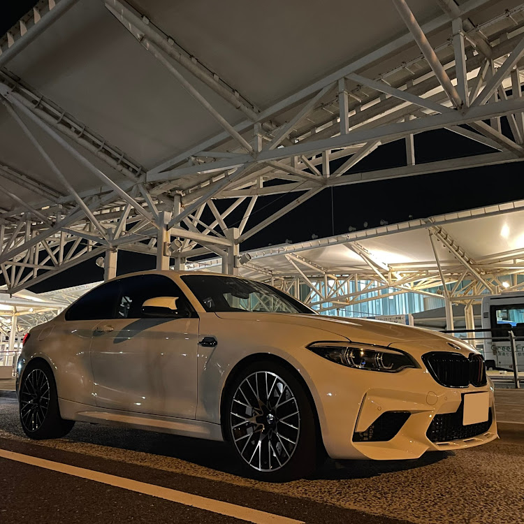M2のF87・M2コンペティション・夏・空港・ドライブに関するカスタム事例の投稿画像1枚目