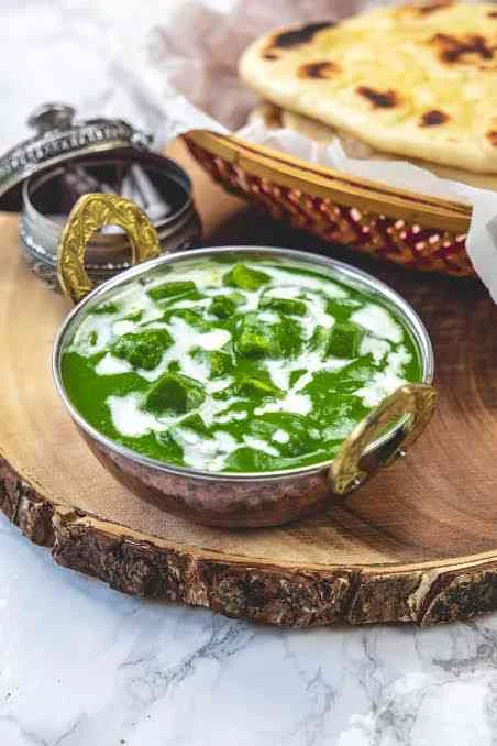 Palak Paneer With Phulka Chapati