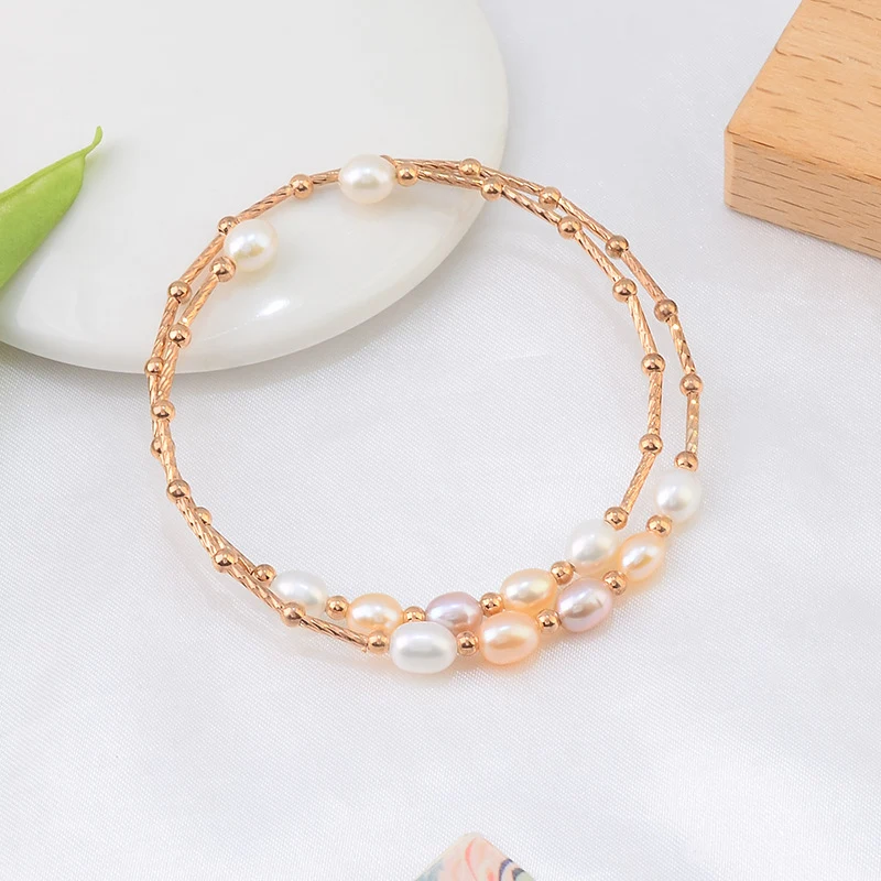 Natuurlijke zoetwater parelarmband, uniek dubbellaags design, een stijlvol accessoire voor een elegante en verfijnde uitstraling.