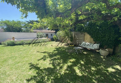 Maison avec piscine et jardin 11