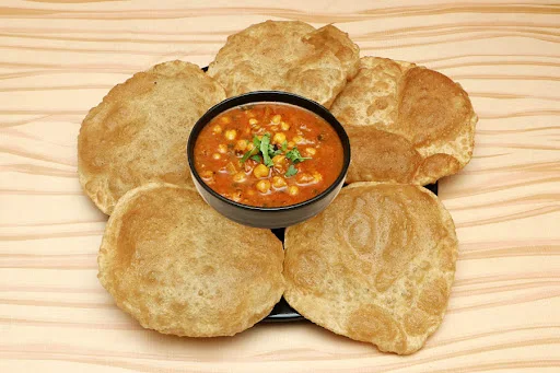 Poori With Chole