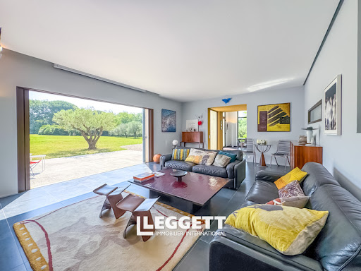 Maison contemporaine avec piscine et jardin 2