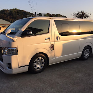 ハイエースバン TRH200V