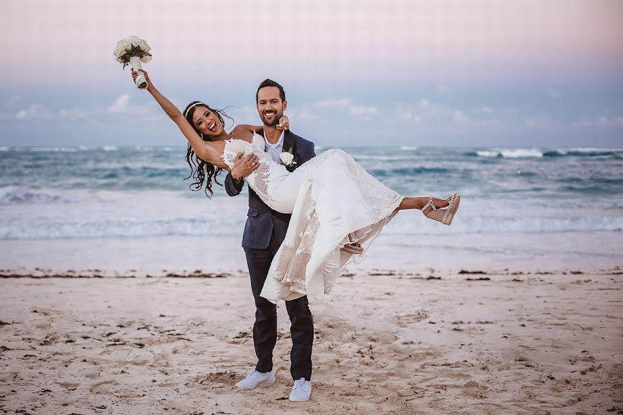 Fotógrafo de casamento Lala Belyaevskaya (belyaevskaya). Foto de 20 de março 2019