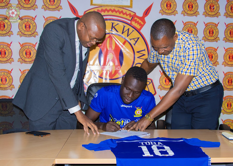 Rashid Toha signs a two year contract with Kenya Police FC