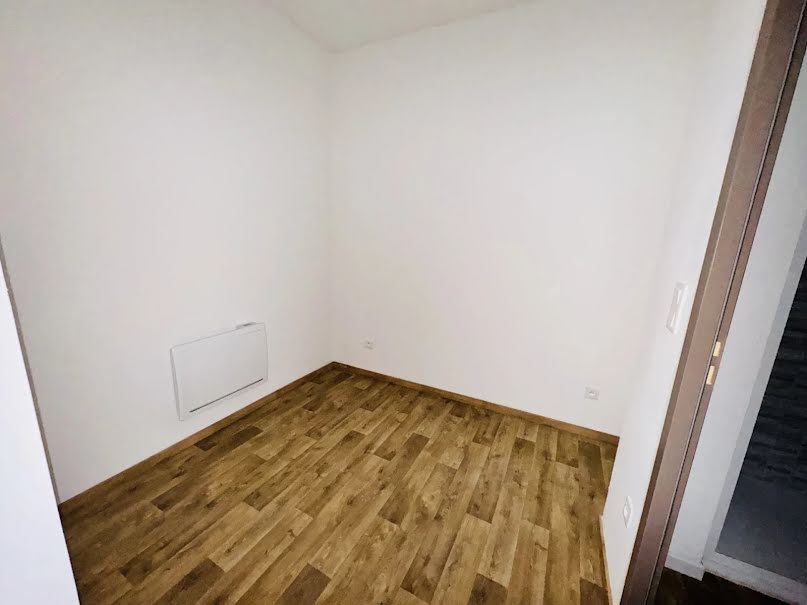 Location meublée appartement 1 pièce 23 m² à Saint-Quentin (02100), 500 €