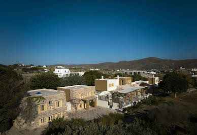 Villa with pool and garden 2