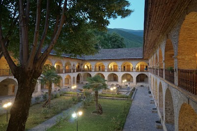 Der Innenhof der Karawanserei in Şәki.