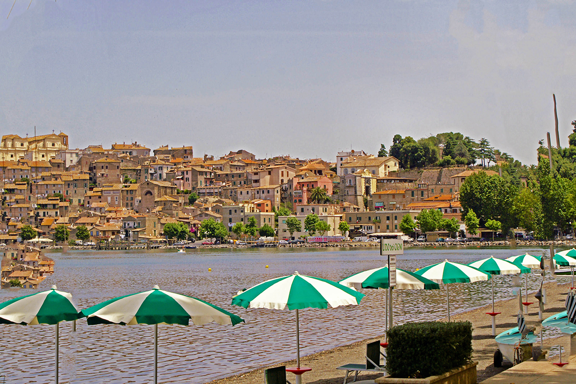 Ombrelloni ad Anguillara di cesare carusio