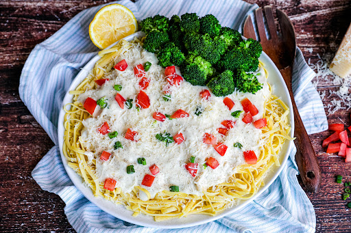 fettuccine alfredo with vegetables