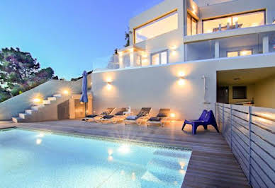 Villa with pool 3