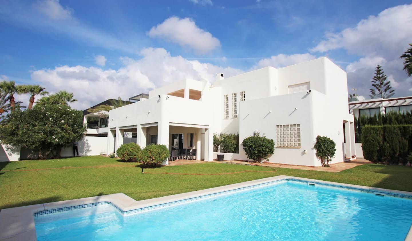 Villa with pool and garden Marbella