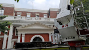 Firefighting efforts to contain the blaze at parliament in Cape Town