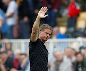 📷 Pays-Bas : quand des supporters font passer un message tactique à Frank de Boer... par avion