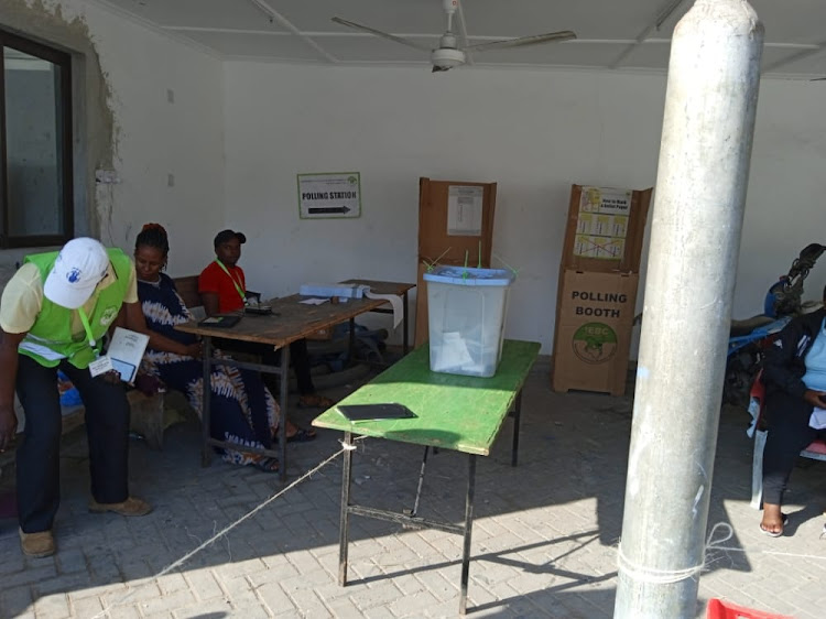 Voting going on at Mombasa Inspectorate Offices in Tudor on August 29, 2022.