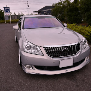 クラウンマジェスタ URS206