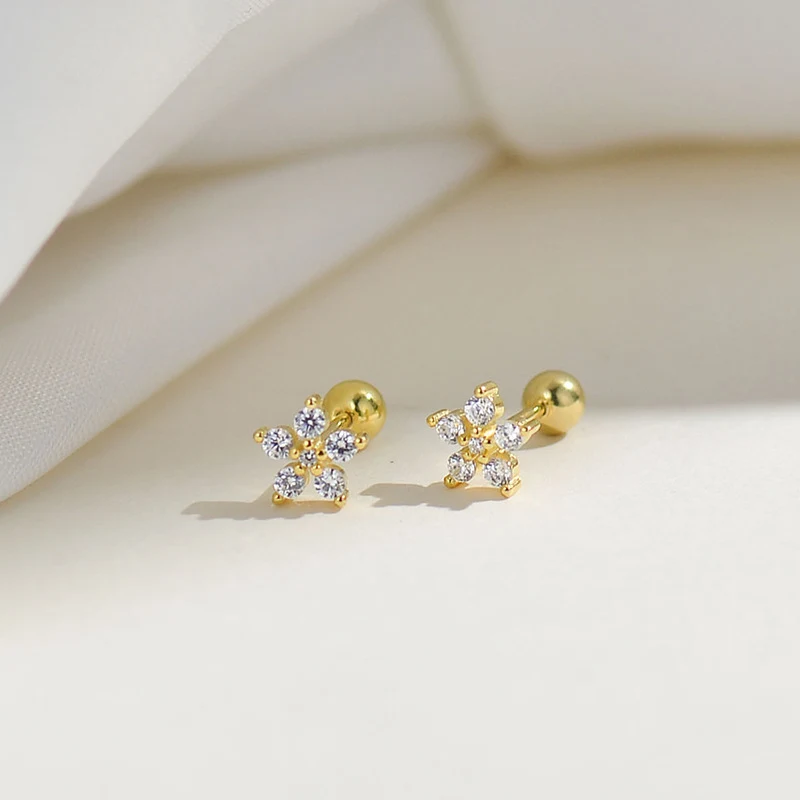 Brincos de prata S925 com design floral e zircônia colorida, inspirados na moda do Japão e Coreia do Sul, para o osso da orelha.
