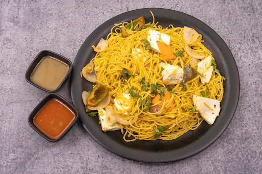 Veg Singapuri Chowmein[full]