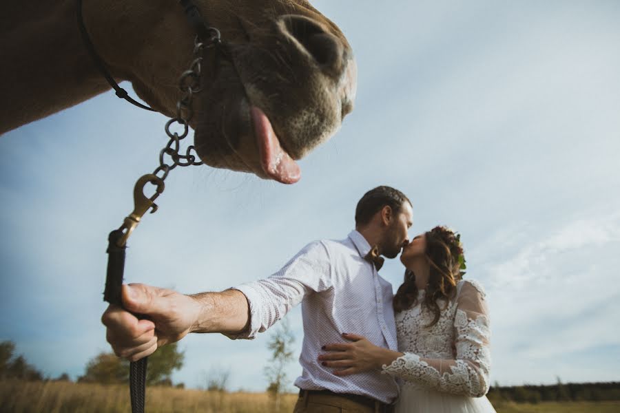 Fotógrafo de casamento Artem Vindrievskiy (vindrievsky). Foto de 15 de outubro 2015