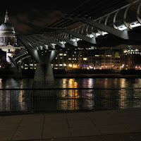 Millennium Bridge by night di 